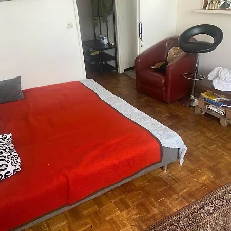 Paris La Defense Metro L1/rer A Courbevoie