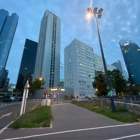 Paris La Defense Metro L1/rer A