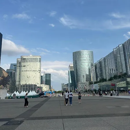 Paris La Defense Metro L1/rer A