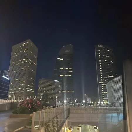 Paris La Defense Metro L1/rer A 库尔布瓦